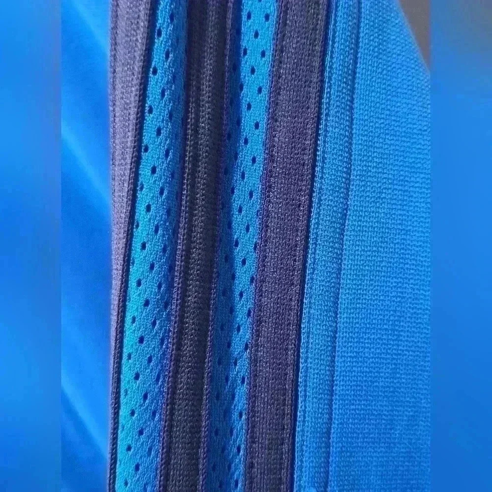 Adidas Long sleeve Tee Medium - Picture 9 of 9